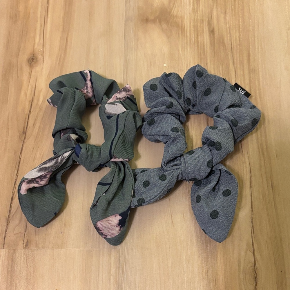 WishlistSet of Two Patterned Hair Scrunchies